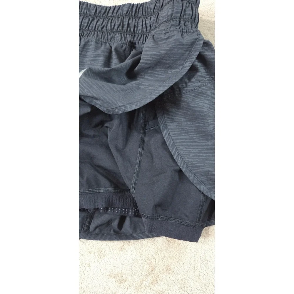 Lululemon peloton bootcamp Ready Shorts Womens 10 gray/black 8